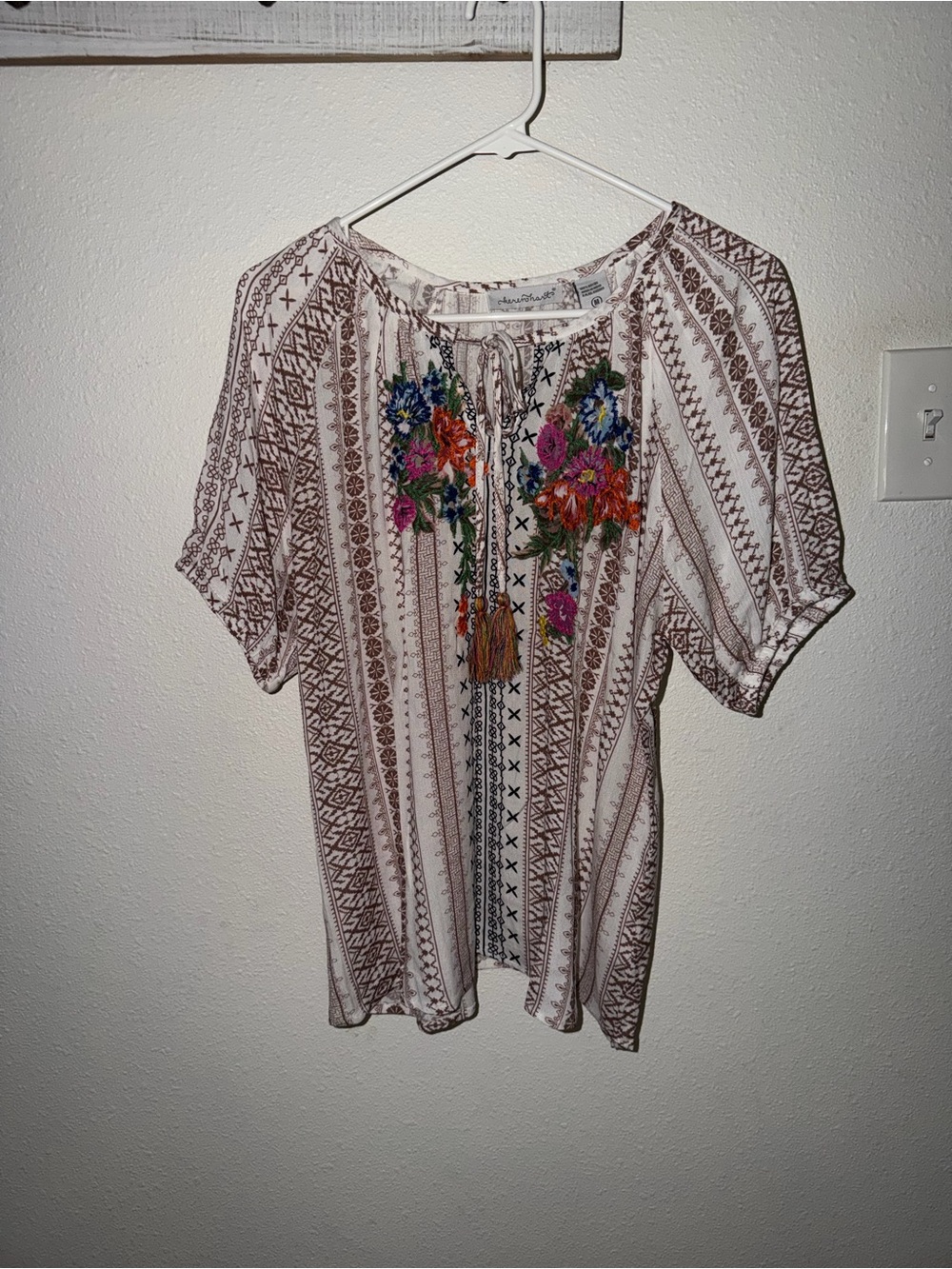 KEREN hart White Peasant Blouse with Multicolor Floral Embroidery NWT